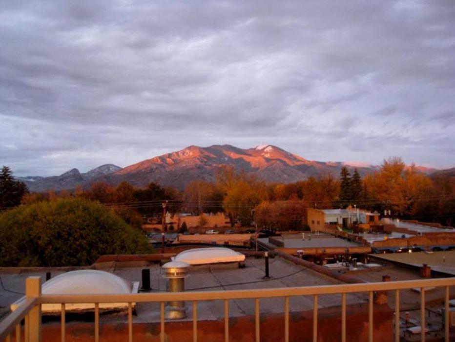 La Dona Luz Inn An Historic B&B Taos Luaran gambar