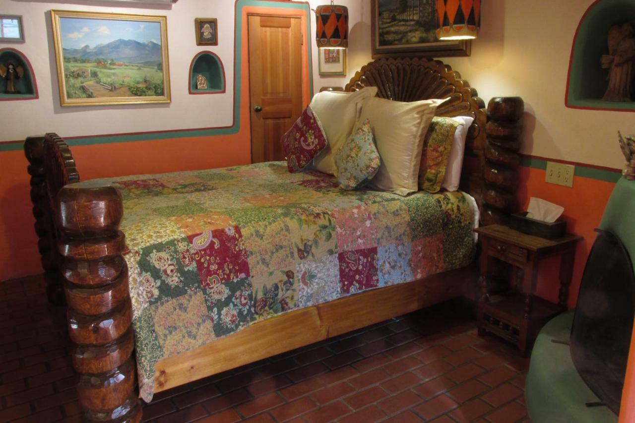 La Dona Luz Inn An Historic B&B Taos Luaran gambar